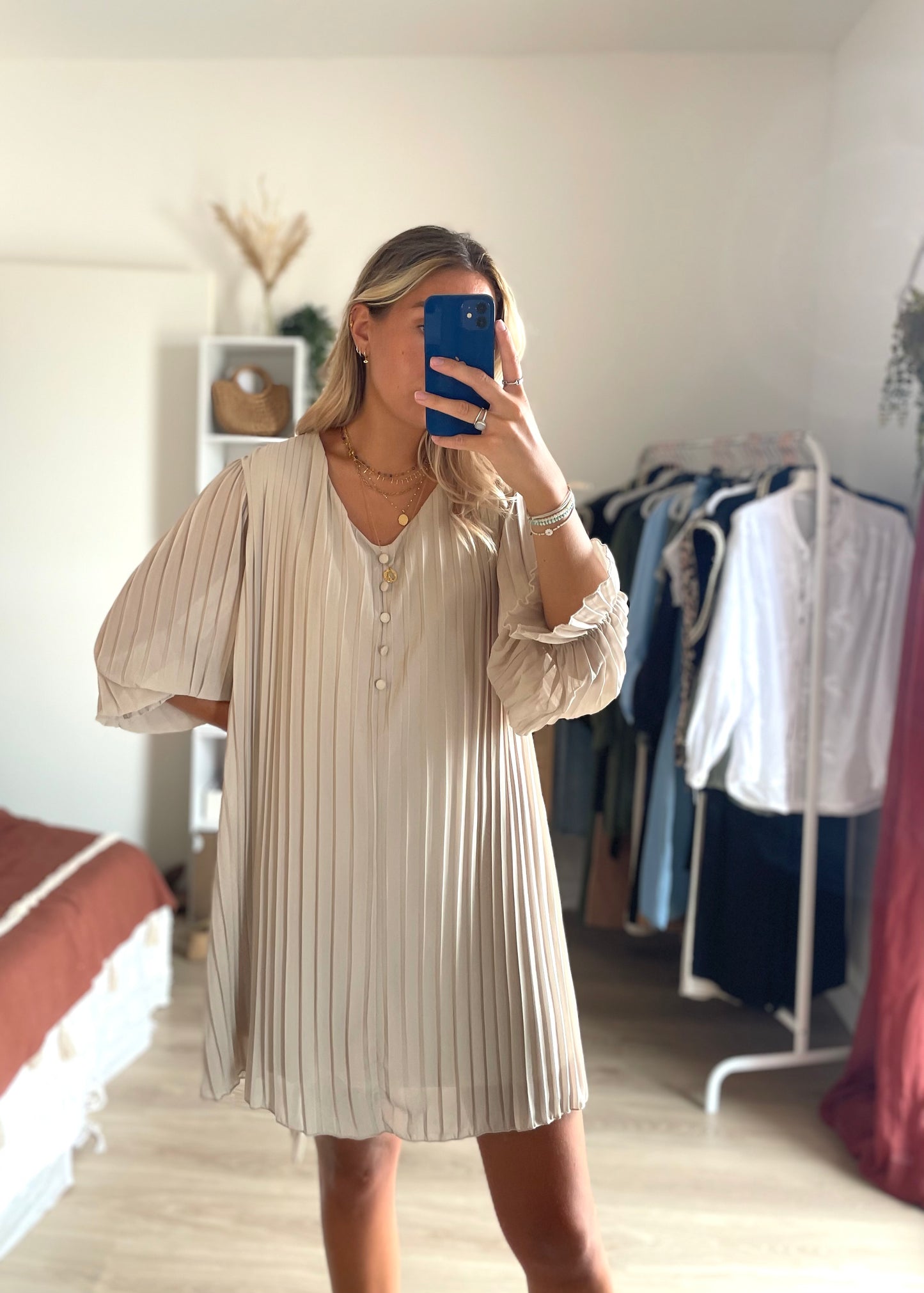 Robe plissée beige AVA