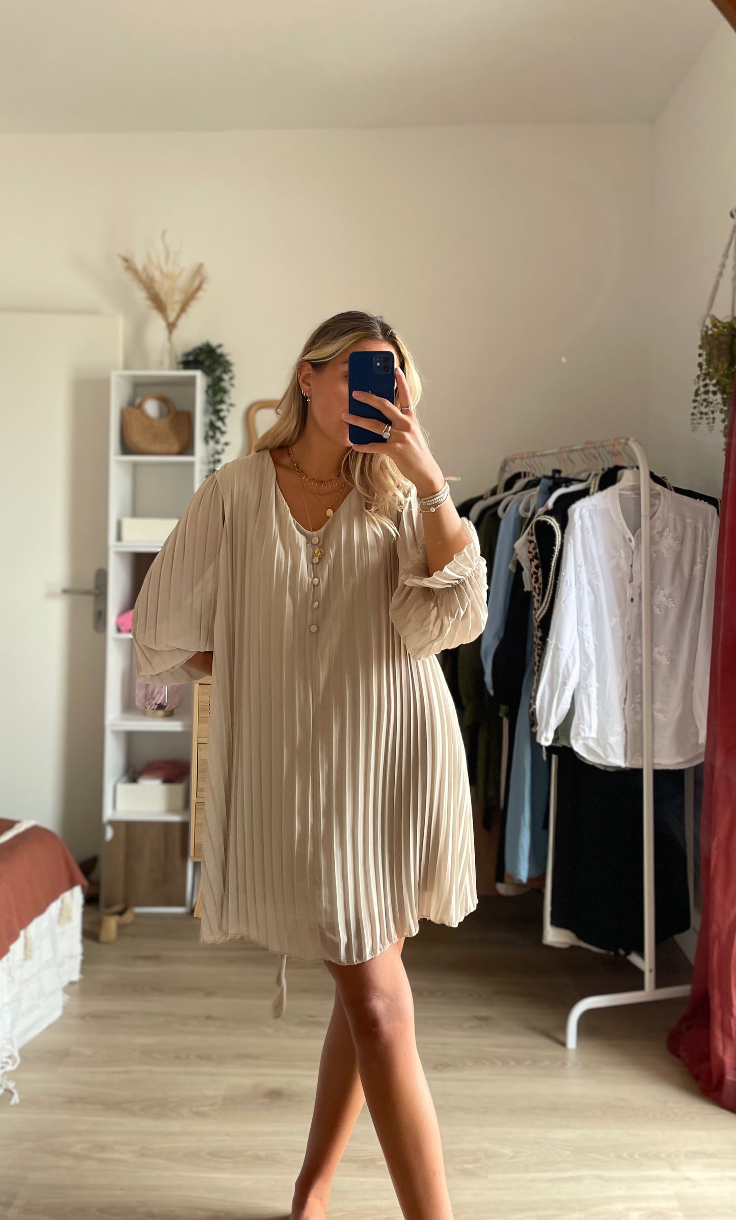 Robe plissée beige AVA