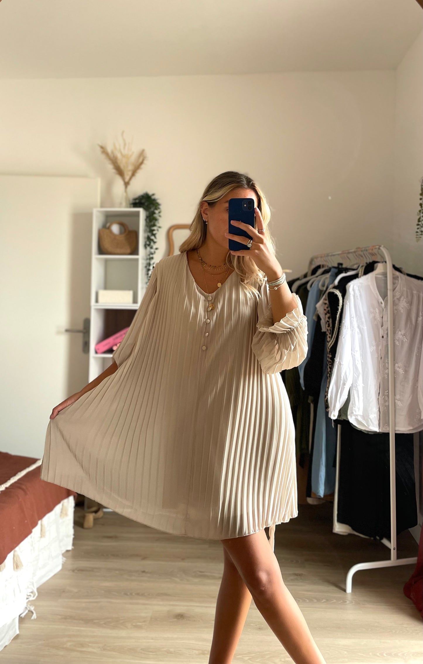 Robe plissée beige AVA