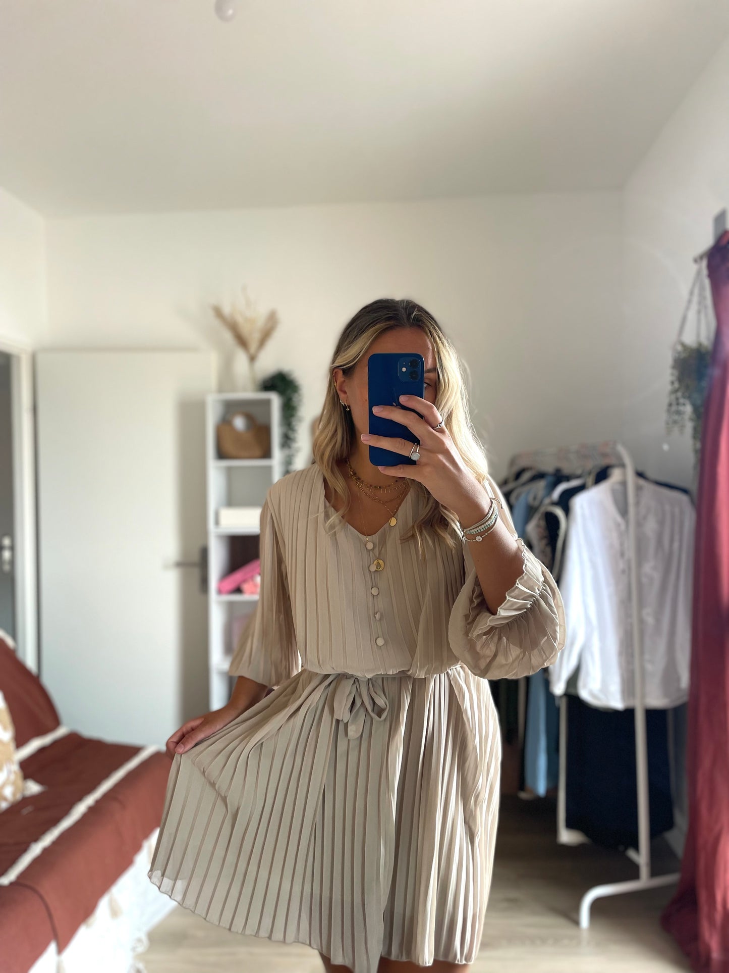 Robe plissée beige AVA