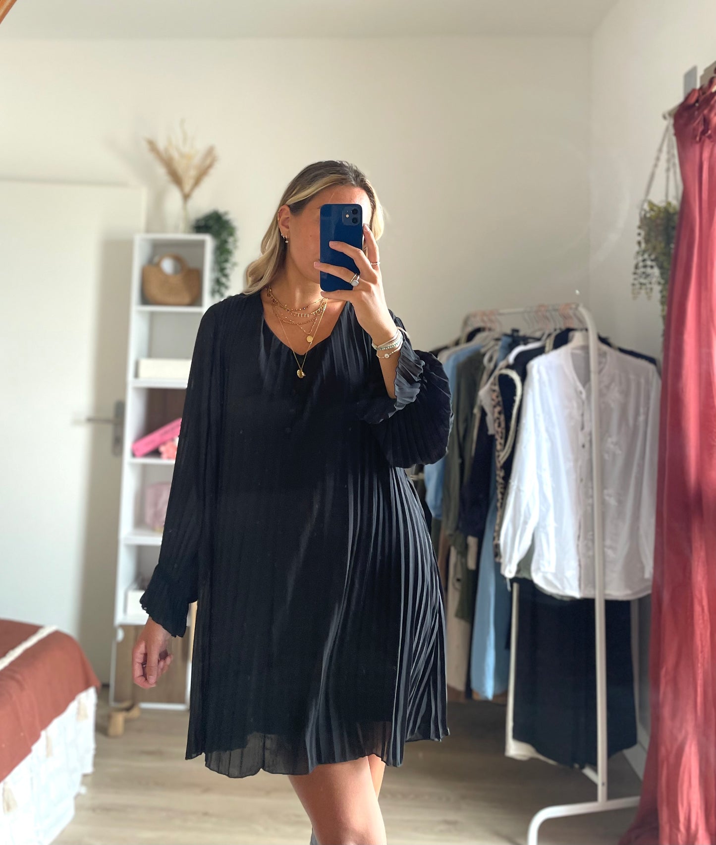 Robe plissée noire AVA