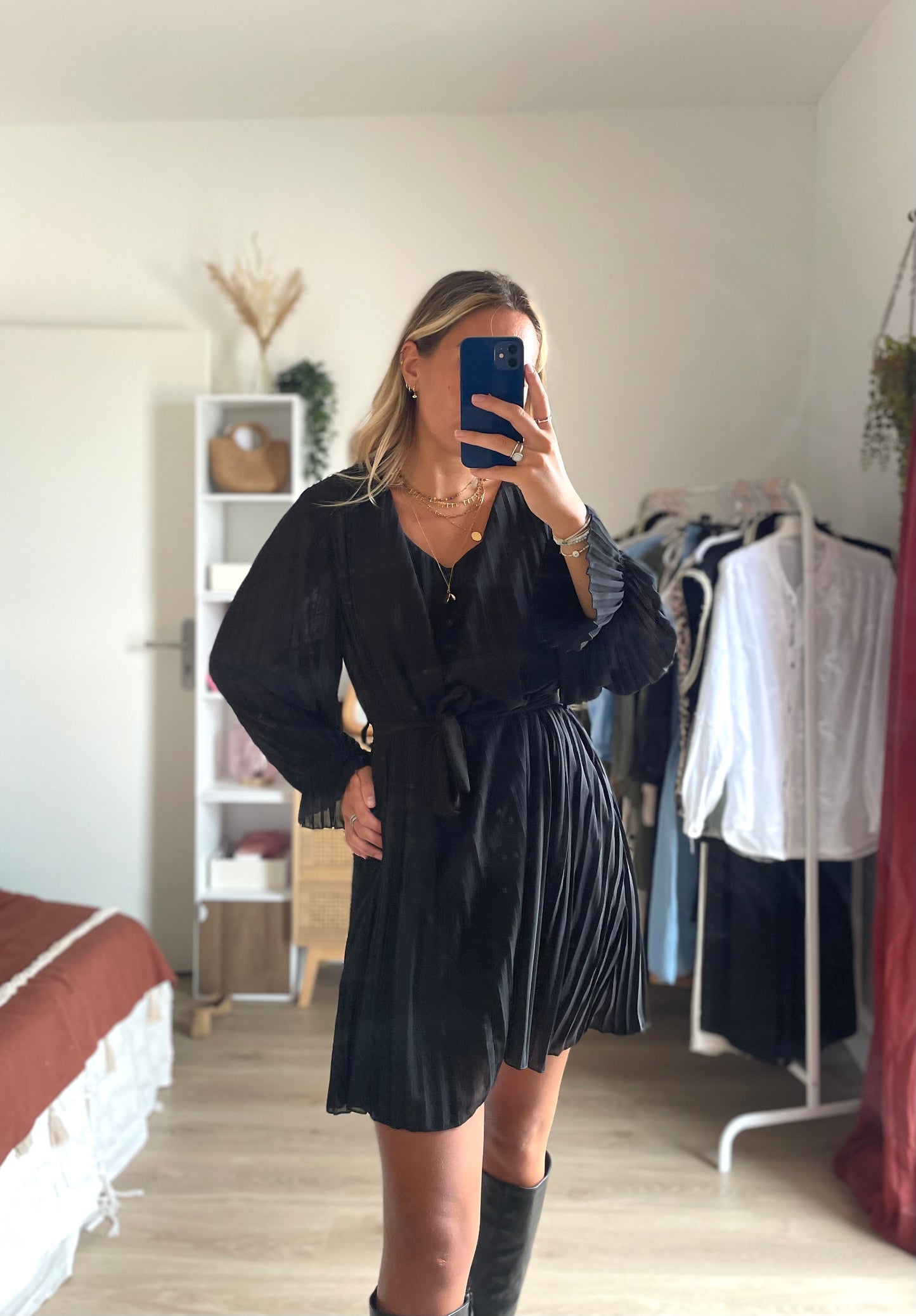 Robe plissée noire AVA